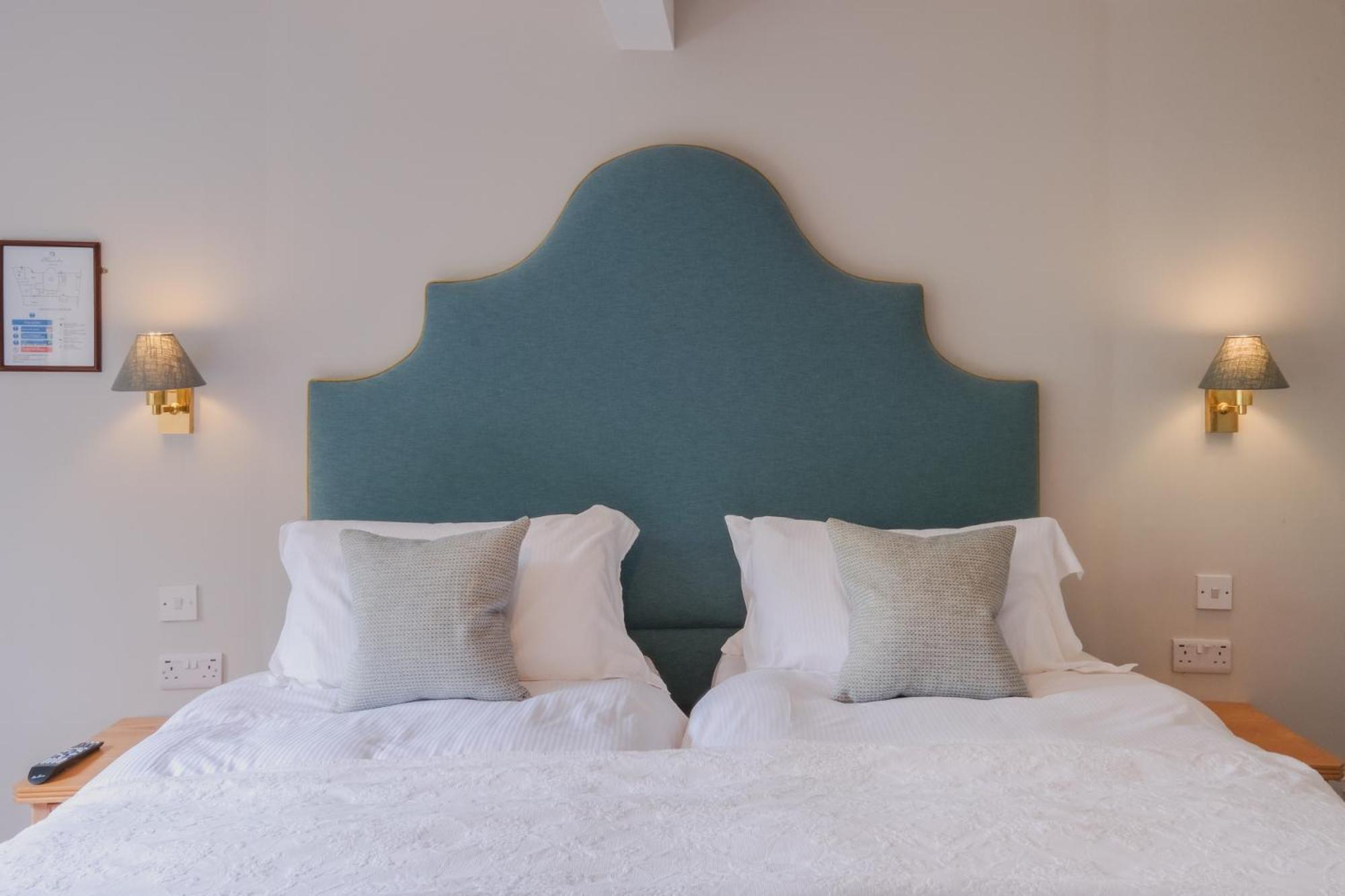 Alexandra Hotel & Restaurant 라임레지스 외부 사진