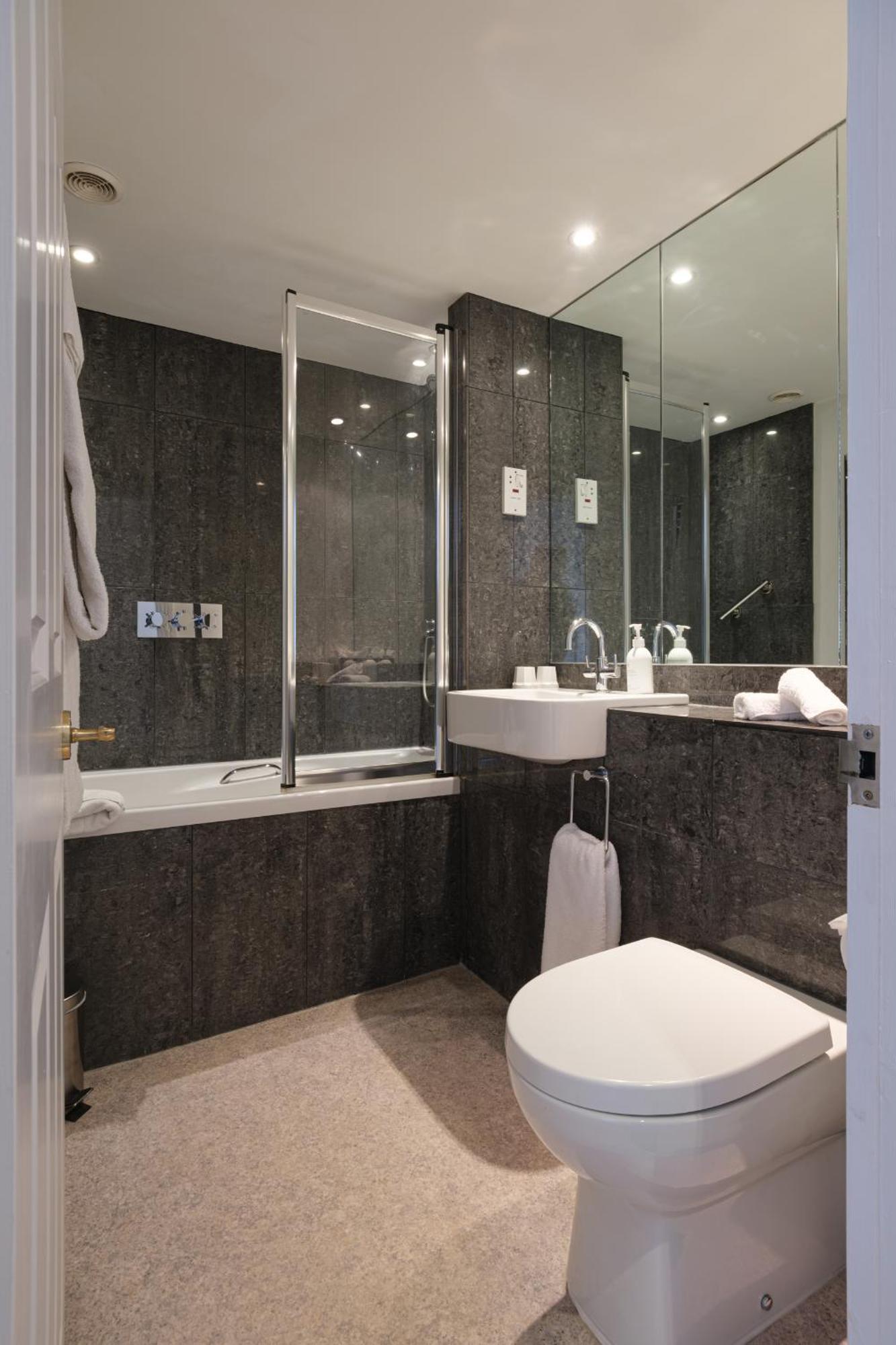 Alexandra Hotel & Restaurant 라임레지스 외부 사진