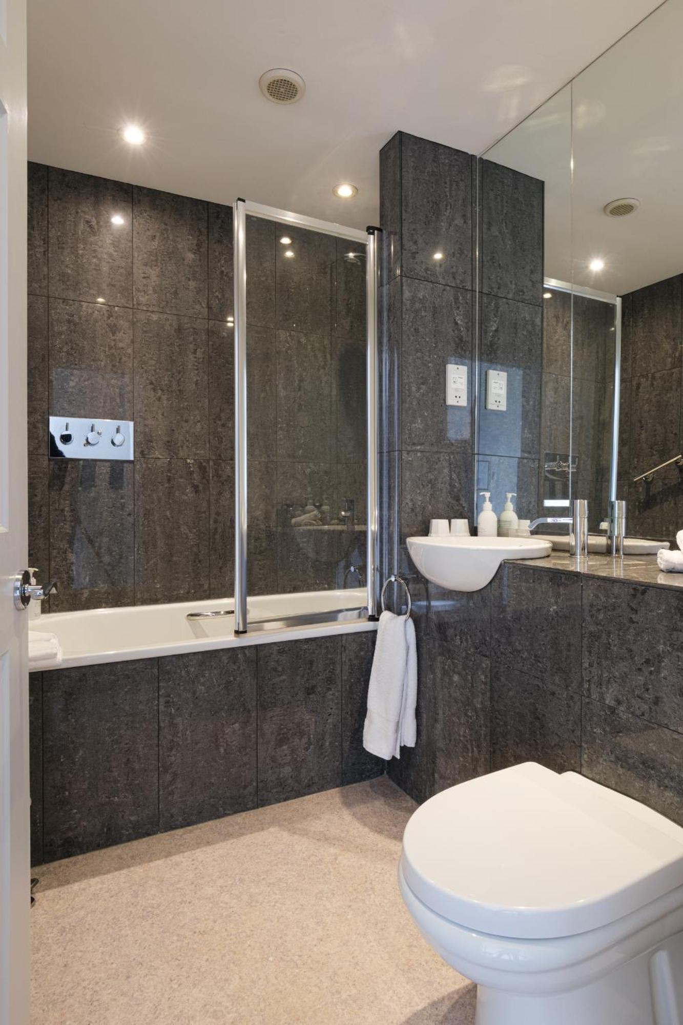 Alexandra Hotel & Restaurant 라임레지스 외부 사진